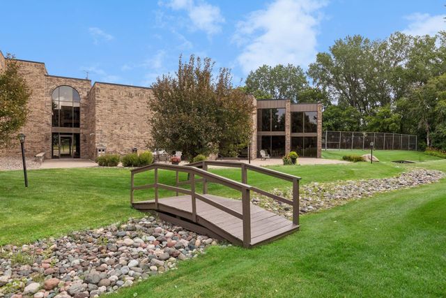 2220 Midland Grove Road 311, Roseville, MN 55113