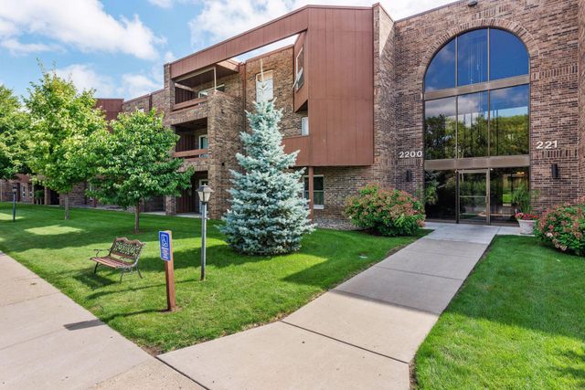 2220 Midland Grove Road 311, Roseville, MN 55113