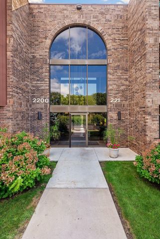 2220 Midland Grove Road 311, Roseville, MN 55113
