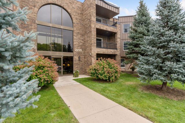 2220 Midland Grove Road 311, Roseville, MN 55113