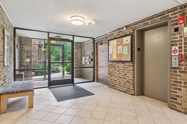 2220 Midland Grove Road 311, Roseville, MN 55113