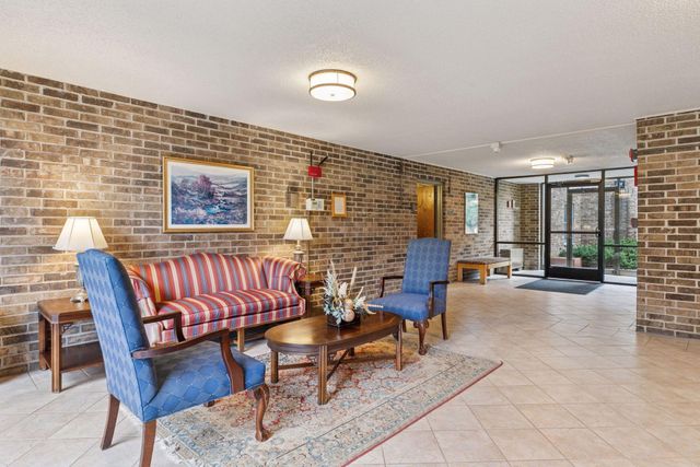 2220 Midland Grove Road 311, Roseville, MN 55113