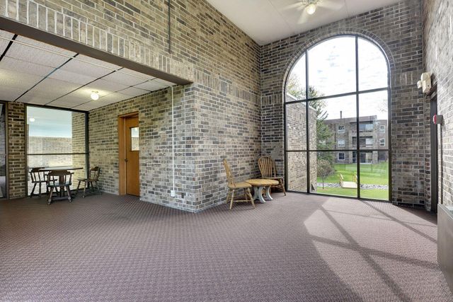2220 Midland Grove Road 311, Roseville, MN 55113