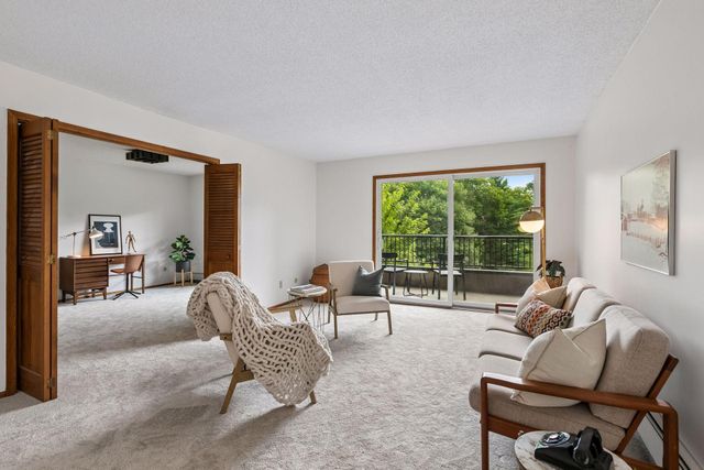 2220 Midland Grove Road 311, Roseville, MN 55113