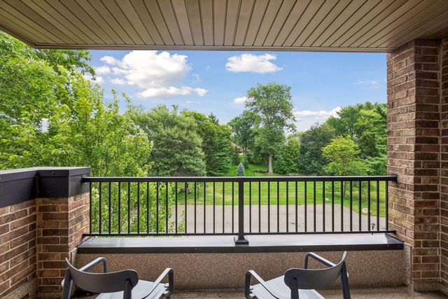 2220 Midland Grove Road 311, Roseville, MN 55113