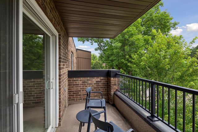 2220 Midland Grove Road 311, Roseville, MN 55113