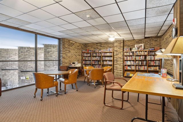 2220 Midland Grove Road 311, Roseville, MN 55113