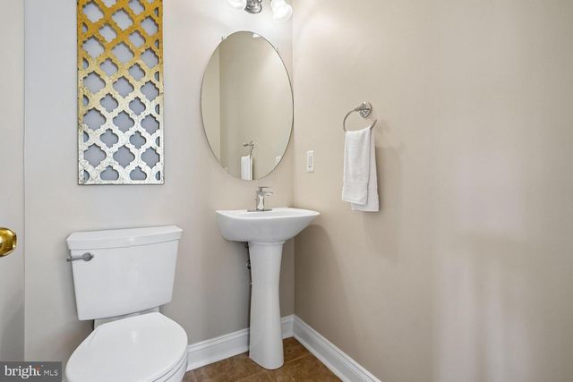 103 MEADOWS LN, Alexandria, VA 22304