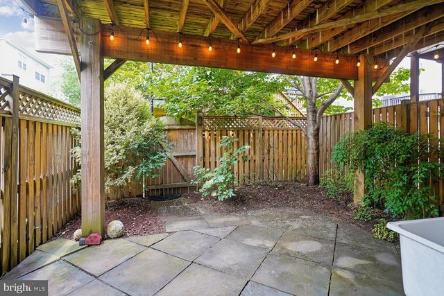 103 MEADOWS LN, Alexandria, VA 22304