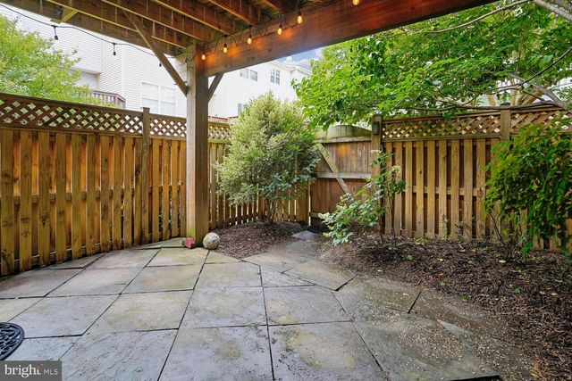 103 MEADOWS LN, Alexandria, VA 22304