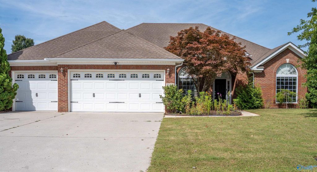 7008 Freedom Park Circle, Owens Cross Roads, AL 35763
