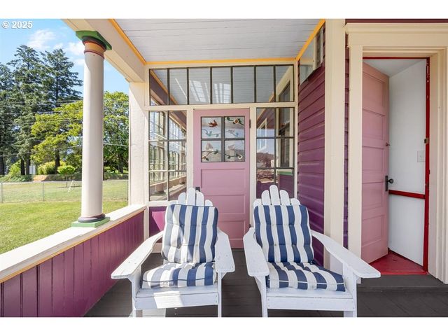 221 MAIN St, Riddle, OR 97469