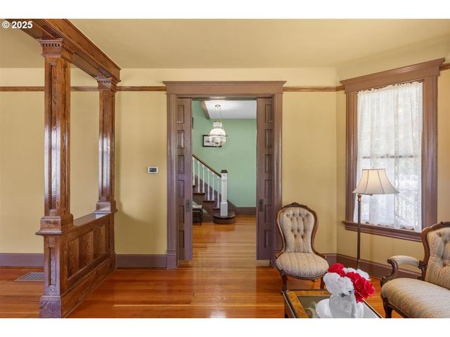 221 MAIN St, Riddle, OR 97469