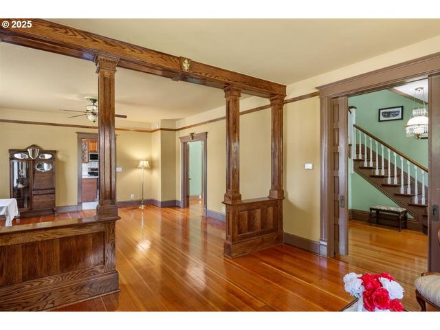 221 MAIN St, Riddle, OR 97469
