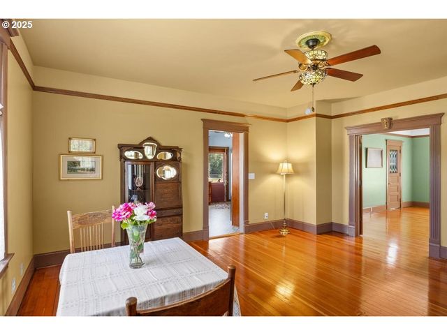 221 MAIN St, Riddle, OR 97469