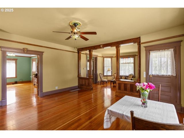 221 MAIN St, Riddle, OR 97469