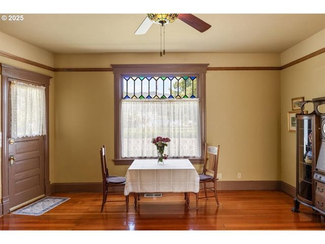 221 MAIN St, Riddle, OR 97469