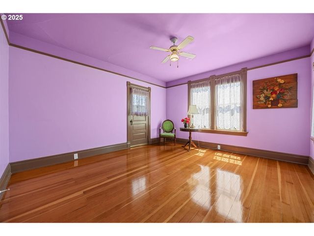 221 MAIN St, Riddle, OR 97469