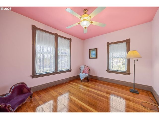 221 MAIN St, Riddle, OR 97469