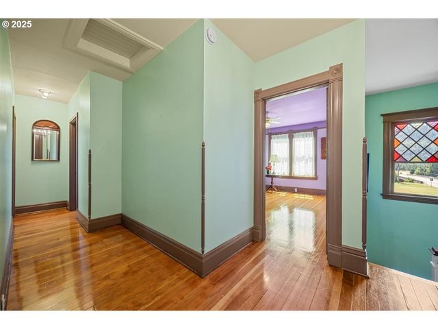 221 MAIN St, Riddle, OR 97469