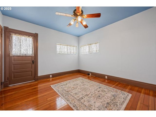 221 MAIN St, Riddle, OR 97469