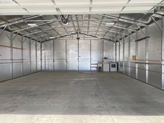 221 MAIN St, Riddle, OR 97469