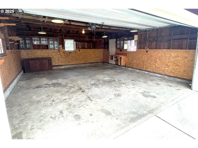 221 MAIN St, Riddle, OR 97469