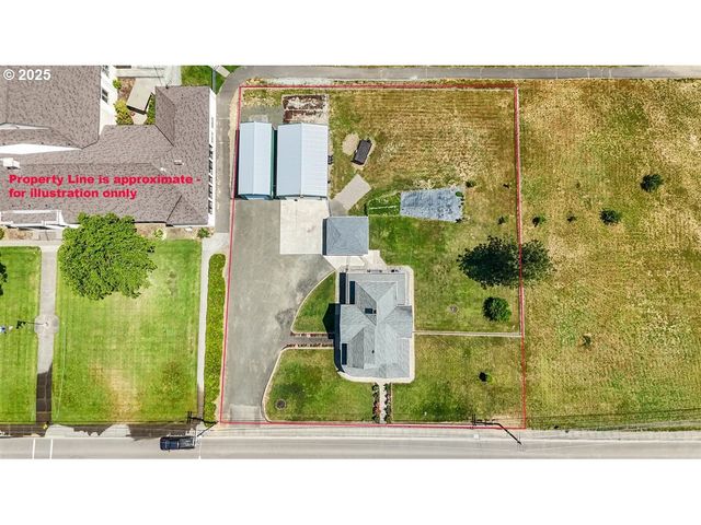 221 MAIN St, Riddle, OR 97469