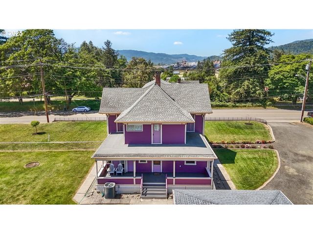 221 MAIN St, Riddle, OR 97469