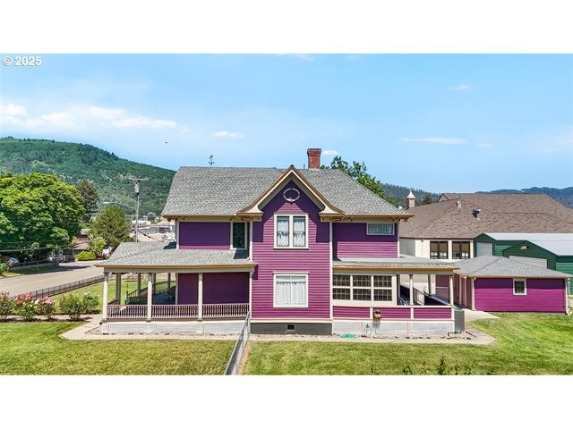 221 MAIN St, Riddle, OR 97469