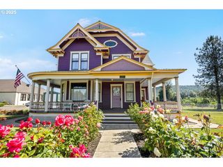 221 MAIN St, Riddle, OR 97469