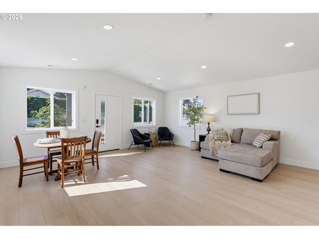 2116 E 39TH St, Vancouver, WA 98663