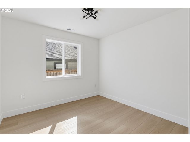 2116 E 39TH St, Vancouver, WA 98663