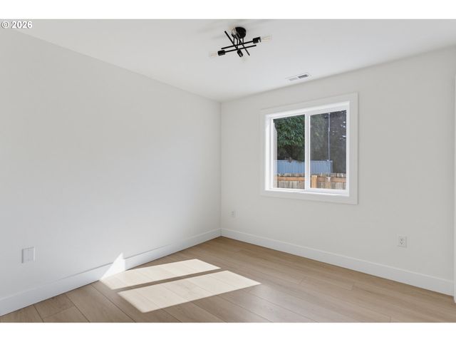 2116 E 39TH St, Vancouver, WA 98663