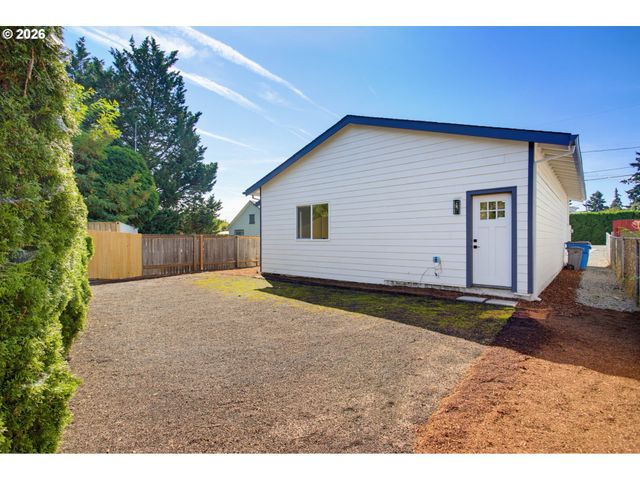 2116 E 39TH St, Vancouver, WA 98663