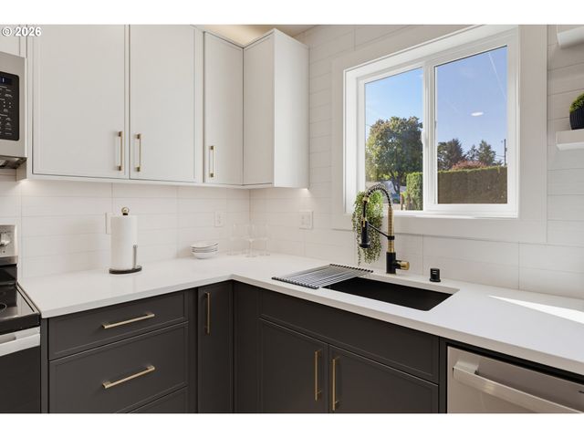 2116 E 39TH St, Vancouver, WA 98663