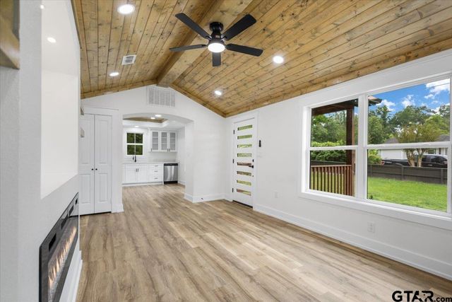 11936 Sycamore St, Tyler, TX 75704
