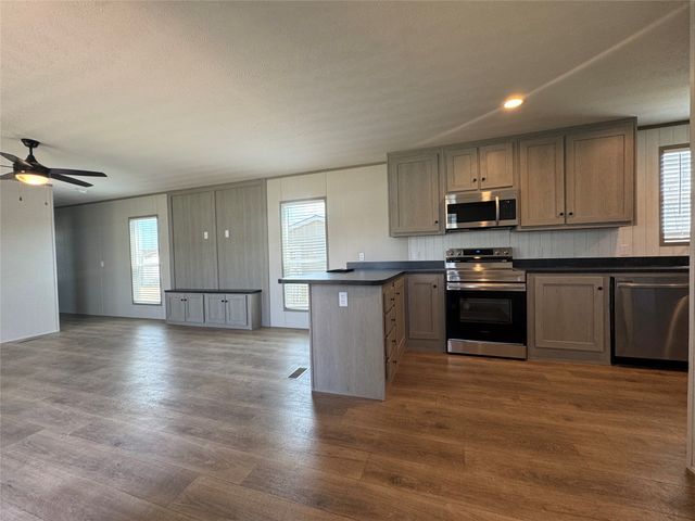 1800 Oak Grove Road E 299, Burleson, TX 76028