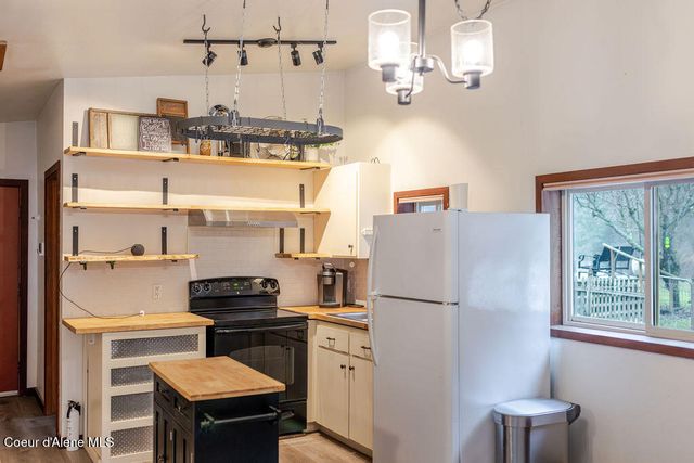 900 Trestle Creek RD, Hope, ID 83836