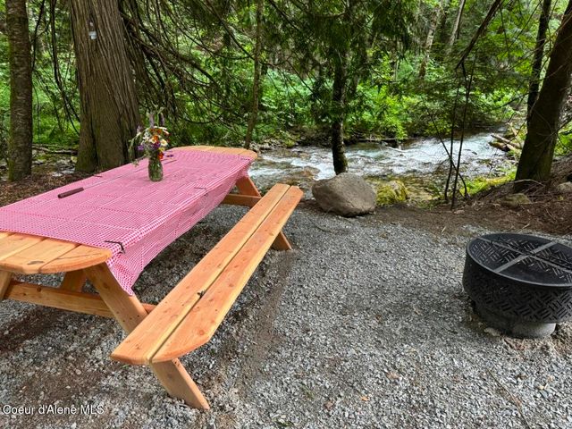 900 Trestle Creek RD, Hope, ID 83836