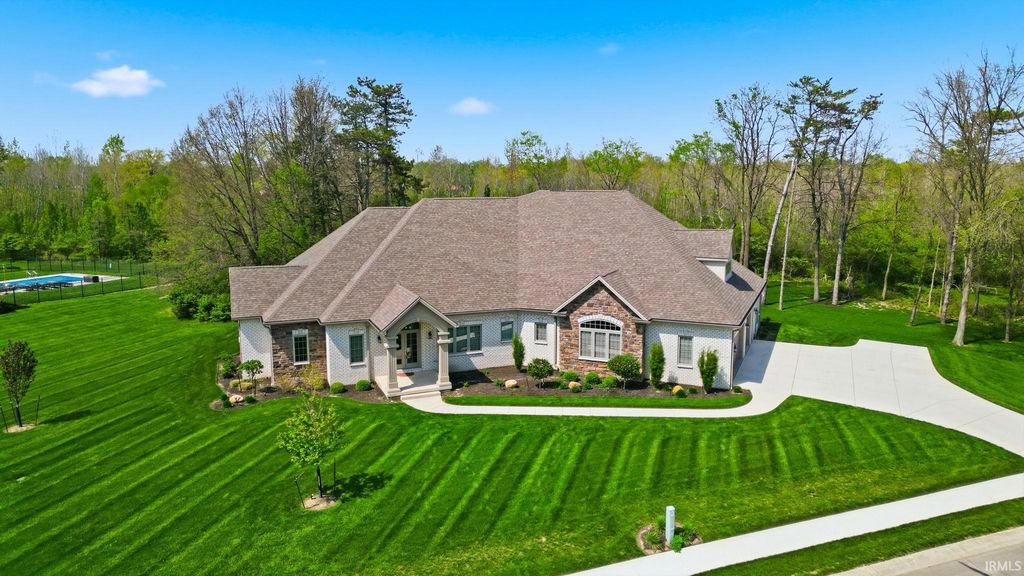 1501 N Legend Court, Muncie, IN 47304