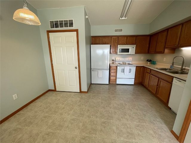 3150 Wilson Avenue SW 10, Cedar Rapids, IA 52404