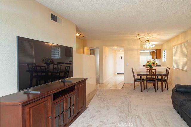 6545 Reseda Boulevard 8, Reseda, CA 91335