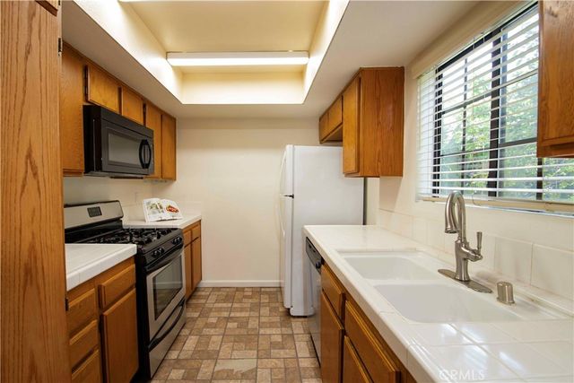 6545 Reseda Boulevard 8, Reseda, CA 91335