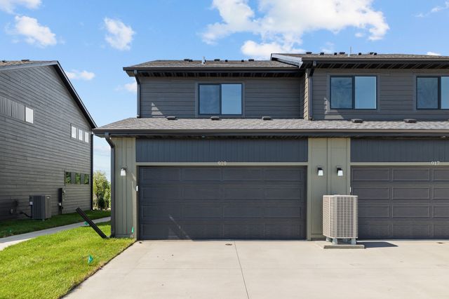 911 Percheron Lane, Norwalk, IA 50211