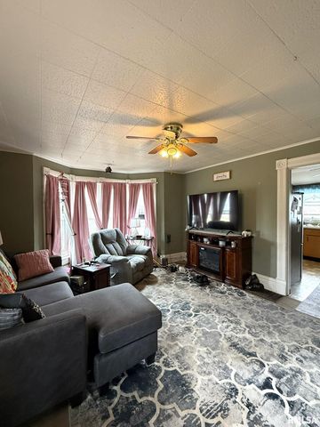 376 PINE Street, Galesburg, IL 61401