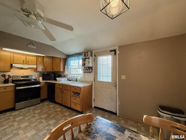 376 PINE Street, Galesburg, IL 61401