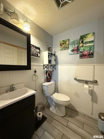 376 PINE Street, Galesburg, IL 61401