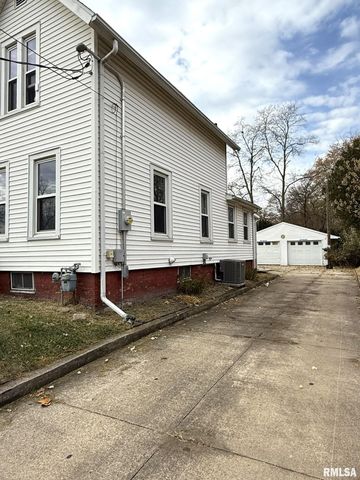 376 PINE Street, Galesburg, IL 61401