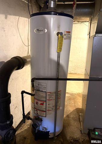 376 PINE Street, Galesburg, IL 61401